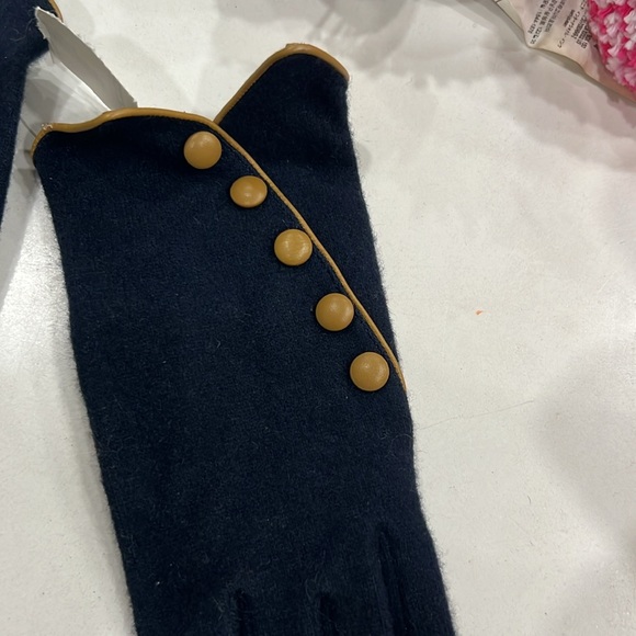NWT ladies gloves with button detail, dark navy - Picture 2 of 6